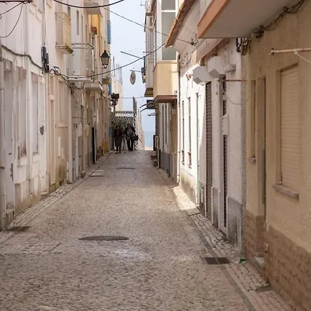 Milena's Bedroom נאזרה