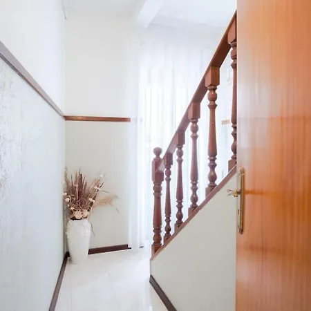 Milena's Bedroom נאזרה