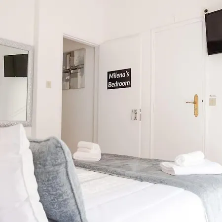 Milena's Bedroom נאזרה