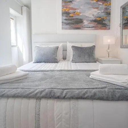 Milena's Bedroom נאזרה