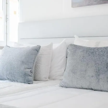 Milena's Bedroom נאזרה