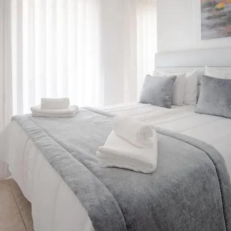 Milena's Bedroom נאזרה